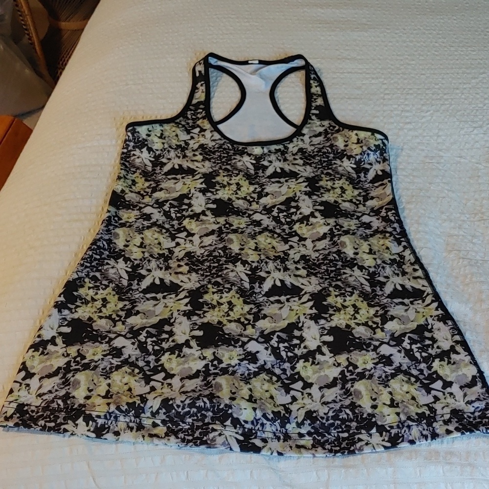 WOMEN'S LULULEMON ATHLETIC TOP